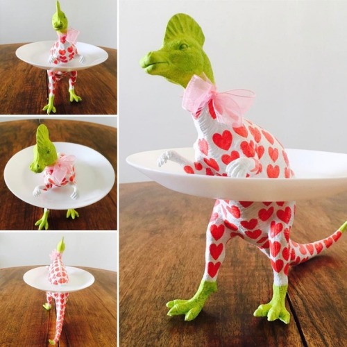 sosuperawesome: Dinosaur Serving Platters, by Pepitka on Etsy  See our ‘dinosaur’ tag 