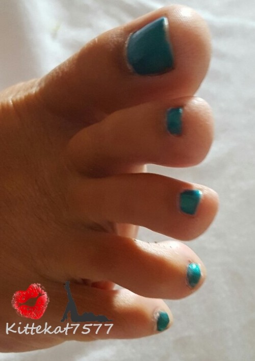 kittekat7577:  Sunkissed toes and soles ☀️👄👣  💋 Kittekat7577