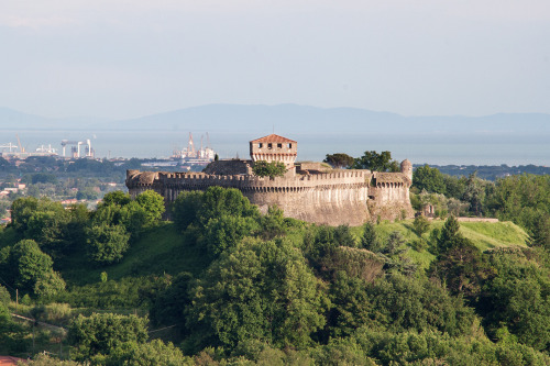 Castle Sarzanello Summer cottage of condottiero Castruccio Castracani. 