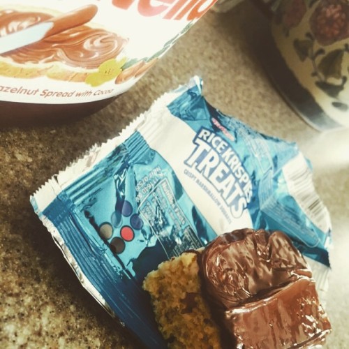 Okay sooooo I was in the kitchen and……..😱 #Nuttela #RiceKrispies