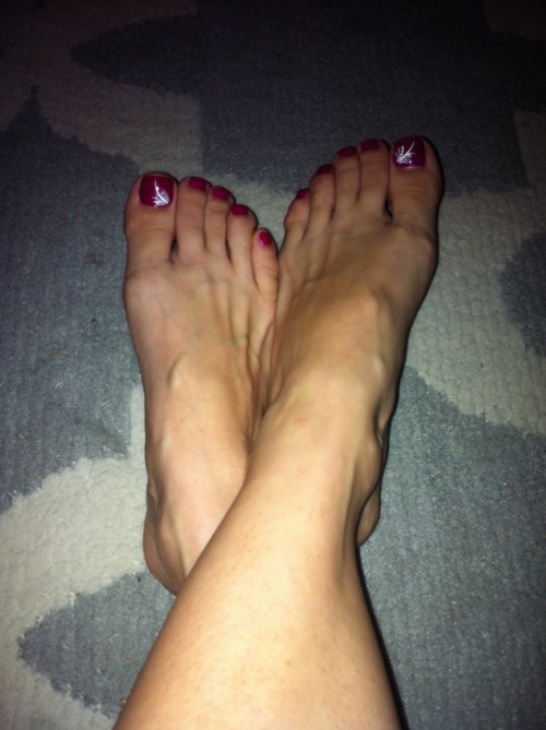 wvfootfetish: sassynsaucey:For all of our foot loving followers! Sassy got a fresh pedicure tonight!