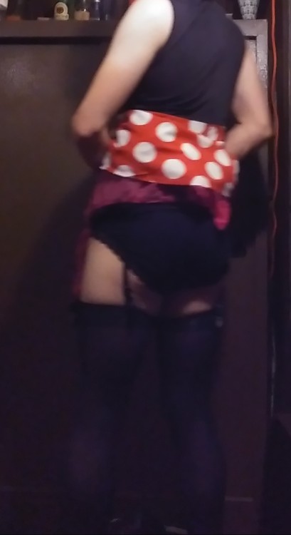 My Halloween costume.  Sexy house wife.  Looking for people near Champaign, Illiinois.  Message me o