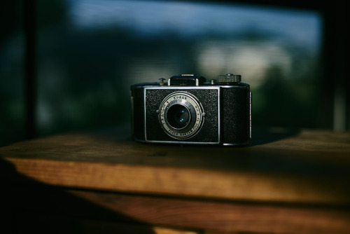 Pocket Noir. Perfect Art Deco compact folding viewfinder for silent street photography. Kodak Flash 