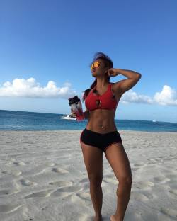 dollycastro:  Took my @Shredz with me on vacation because the grind never stops! Swimming and beach activities on this hot day are making my muscles work overtime but my BCAA’s will quickly help me recover. (at Providenciales Turks And Caicos Grace