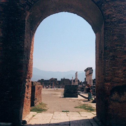 ilmondointero:Tours around Pompeii &amp; Herculaneum, Italy, 2015.