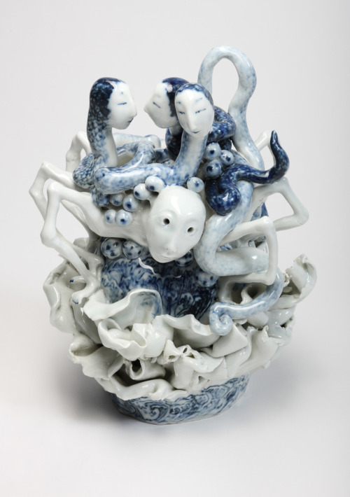 hifructosemag:Geng Xue’s ceramic sculptures, with their traditional coloring and textures, appear as