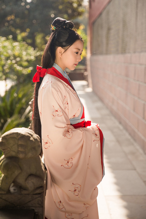 Traditional Chinese hanfu | Type: Quju曲裾 by 重回汉唐