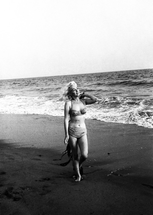 ourmarilynmonroe:  “Marilyn told me she loved the beach, when I suggested we take a series of photographs at the Santa Monica beach, she was thrilled.” - George Barris