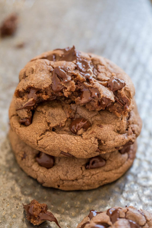 soft and chewy nutella chocolate chip cookies.