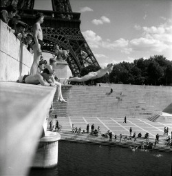 Paris, plongeons dans la Seine 1945, photographie