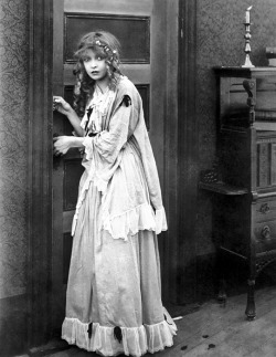 oldhollywood-glamour:  Lillian Gish in The