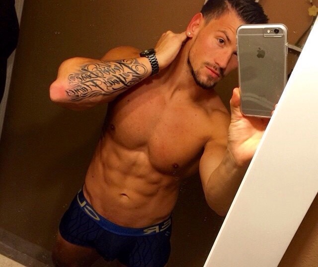 lovebeatsandheartstrings:  Shawn Dawson 😁😏