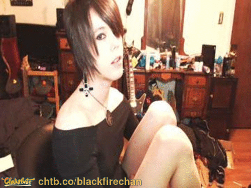 blackfirechan:  chtbsmls:  BlackFireChan (22, from North Carolina, United States) is on cam! Watch their free cam on Chaturbate  I absolutely love this gif.
