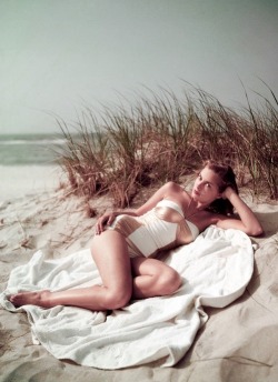 summers-in-hollywood:  Janet Leigh, 1951.