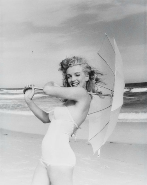 perfectlymarilynmonroe:  Marilyn Monroe enjoying a summer’s day on Tobay Beach in New York, 1949. The two drove out to Jones Beach, which was crowded with people, de Dienes said he could never shoot a model in the middle of a crowd. They drove down