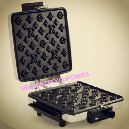 I REALLY WANT THIS #louisvuitton #highfashion #wafflemaker #food #foodporn #cafe #crepe #waffles #yu