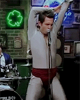 charliekclly: iasip meme: [9/9] outfits