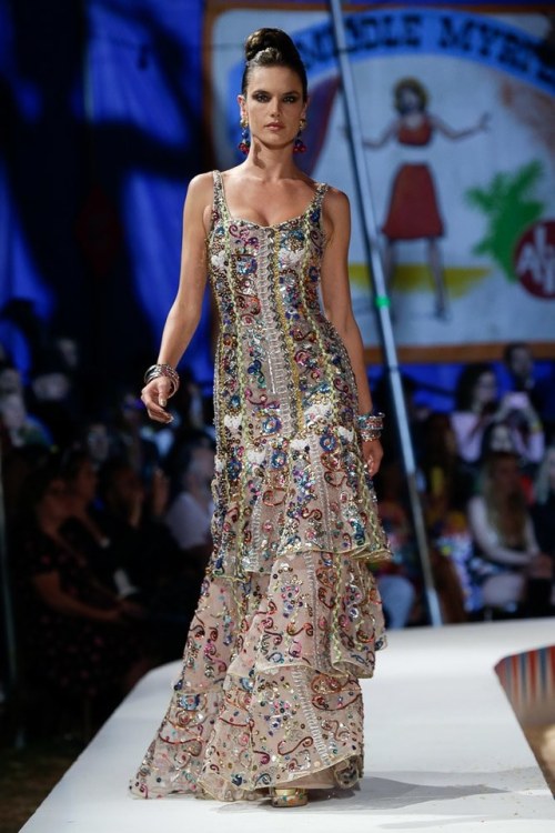 sequinsandsatin: Moschino - Resort 2019