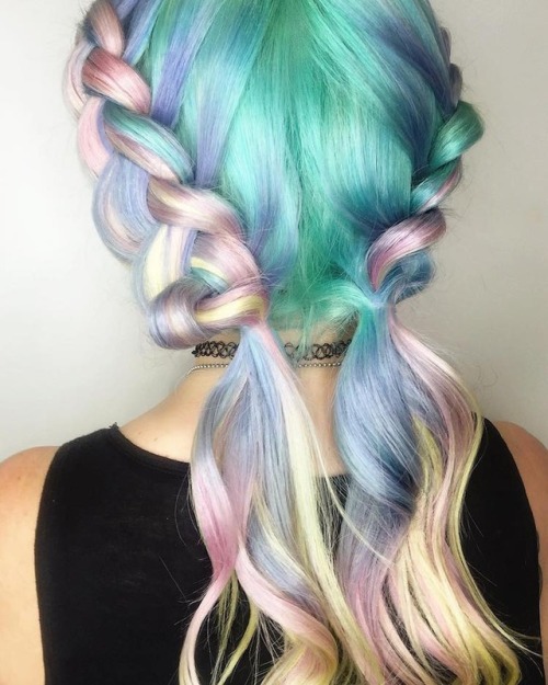 mymodernmet:‘Pastel Braids’ Hair Trend Gives Women a Twisting Crown of Color