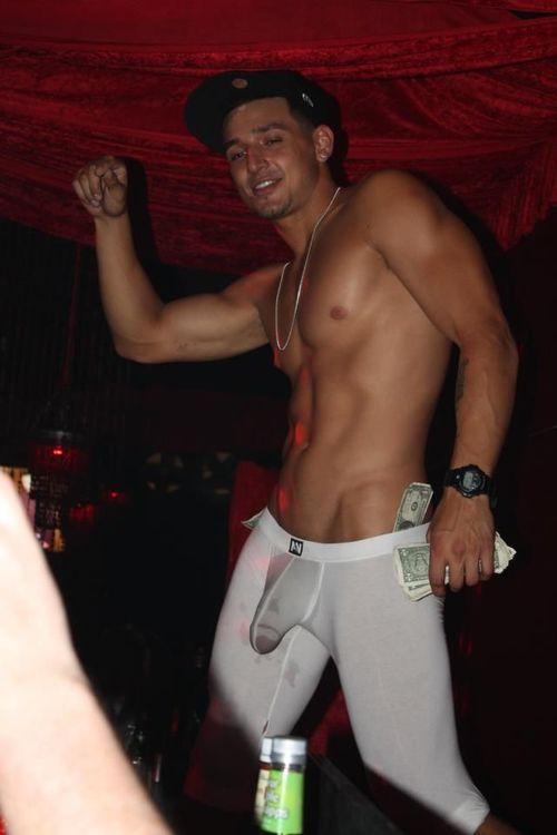 livinglifewithderek:  http://tinyurl.com/pyggrvs