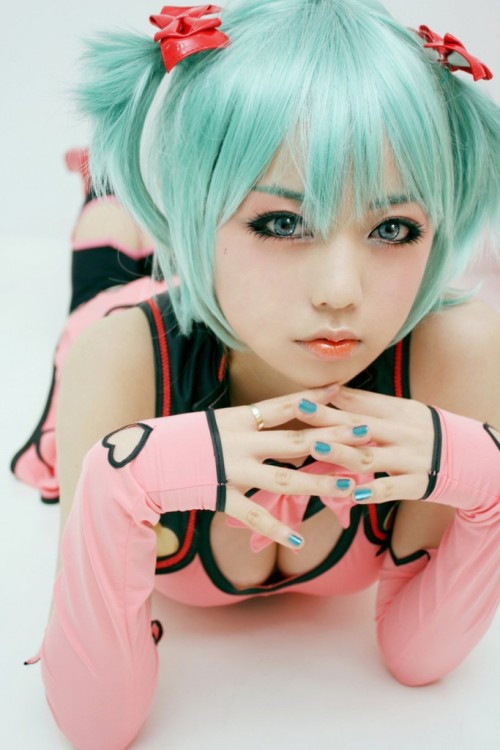 cosplaynerdalert:  South Korean Cosplayer Ekiholic on Deviantart &amp; Twitter Source: Ekiholic 