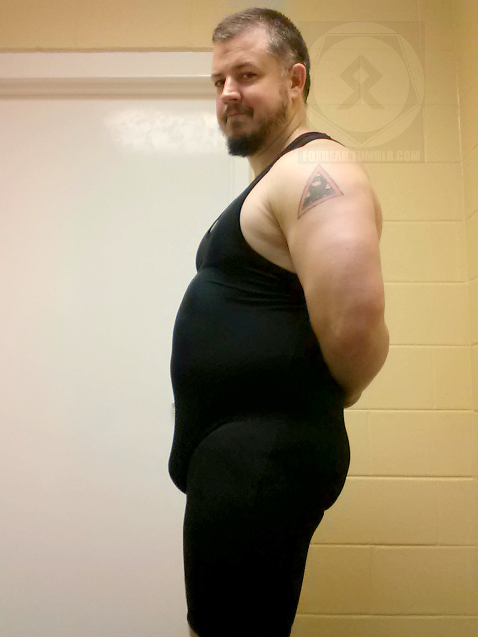 foxbear:   New Fito Shirt, Old Singlet Goodness So, I got my new Fitocracy tank