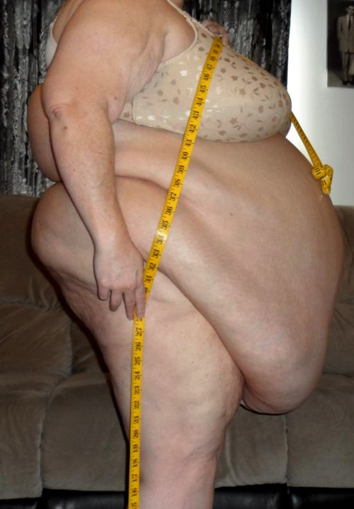 fatluvrarchie:  Fuck, she got me hard, what a body!