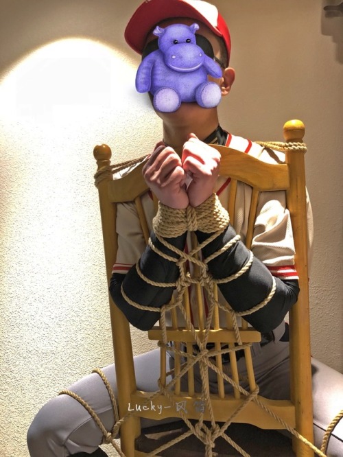 fengdi2017: @masterbftop 斐龙大大绑的棒球服(⊙…⊙) 不裸的你们要不要看呢？？