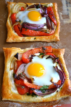 craving-nomz:  Red Pepper and Baked Egg Galettes