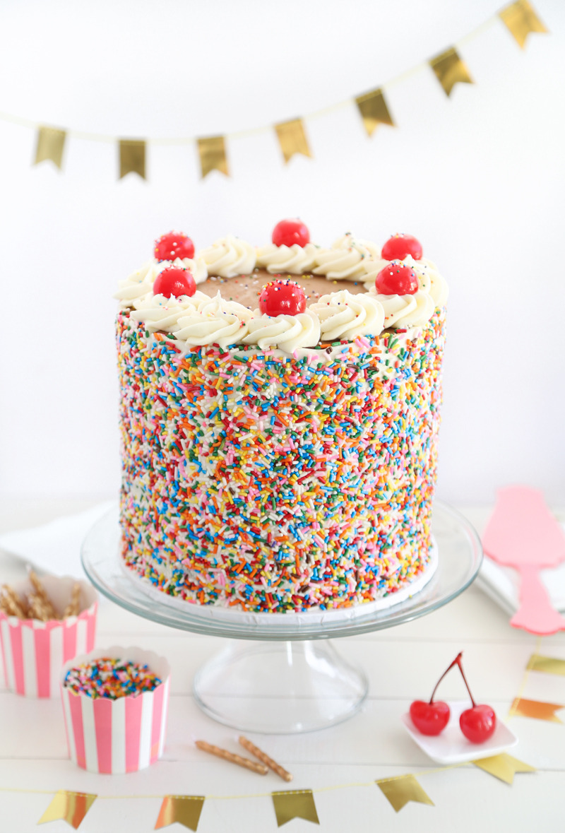 foodiebliss:  Ultimate Sampler CakeSource: Sprinkle Bakes  Where the food lovers