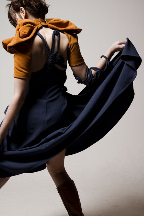 lautomatespirituel:  shashinmeister:  By Suzane 04 (via John Malaihollo) 構図が好き (via reretlet, noisyg