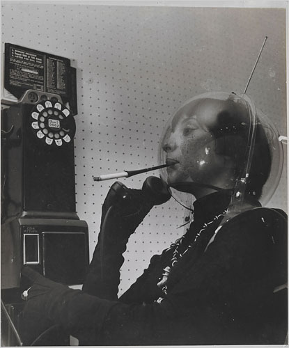 twink:  jinon:  bebelestrange: martian woman on the telephone (via girlfriday_) by Weegee, circa 195