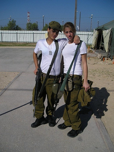 fuckyeahidfchicks: suddenly: Two IDF girls (via Dani24IL)