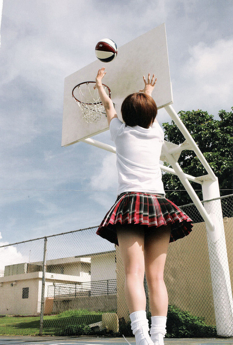 huzii-images:  ganpukudou:  aspara:  biccchi:  msnr:  44 (via SANOKAME) チラらないズム  (via wrigley)