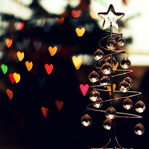 lovebot.tumblr.com/post/64242095/utano-andi-b-microwalrus-bagel-i-heart-christmas