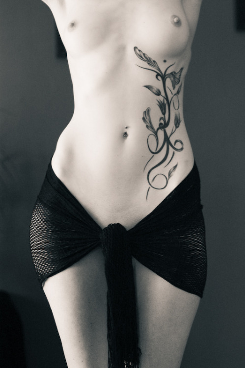 curvature: (via erotica-seven)