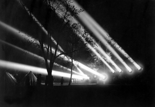 24" mobile anti-aircraft searchlights US Engineer Corps, Washington Barracks, D.C.; photo by Lt. William Fox, 1918