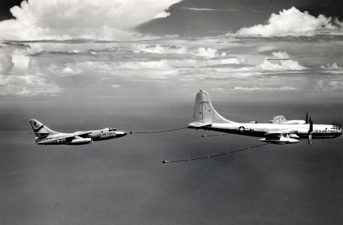 Porn photo Douglas RB-66B Destroyer in flight refueling