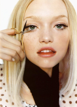 Gemma Ward photo by Mario Testino, 2005