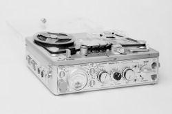 Nagra IV-L, 1968 Fuck your flush design; Give me back some hapticness. via mab