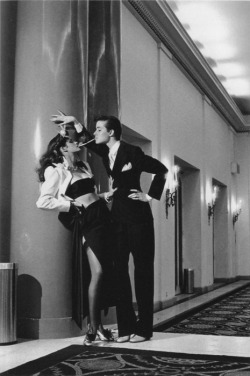 roesje:  dawkman:  tatielle: sundaymorning: Vogue (France), 1979, Paris, Yves Saint Laurent - Helmut Newton    Ja sobie żyję w głębokim, cudownym przeświadczeniu, że to są dwie kobiety i już.