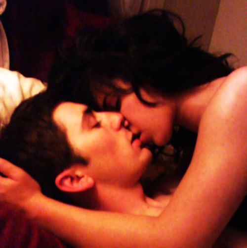 seaofsin: machineryonite: (via fuckyeahkissing)