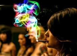 (via sanamivera) Rainbow Smoke&hellip;.you know if I had a cigarrette that did this I would probably smoke just so I can play with the Rainbow Smoke &gt;.&gt;