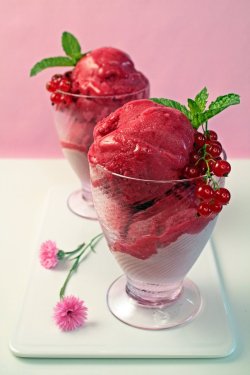 sanamivera: Minted Black Currant Sorbet. This looks really good