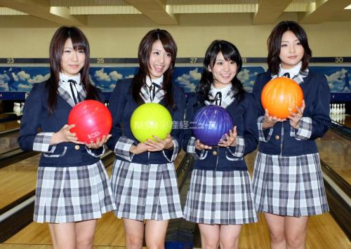 AKB48(左から)戸島花、大島麻衣、大島優子、野呂佳代＝２００７年１０月 (via 真っ白なビキニが眩しい　佐藤由加理＆池田夏希 - MSN産経ニュース)