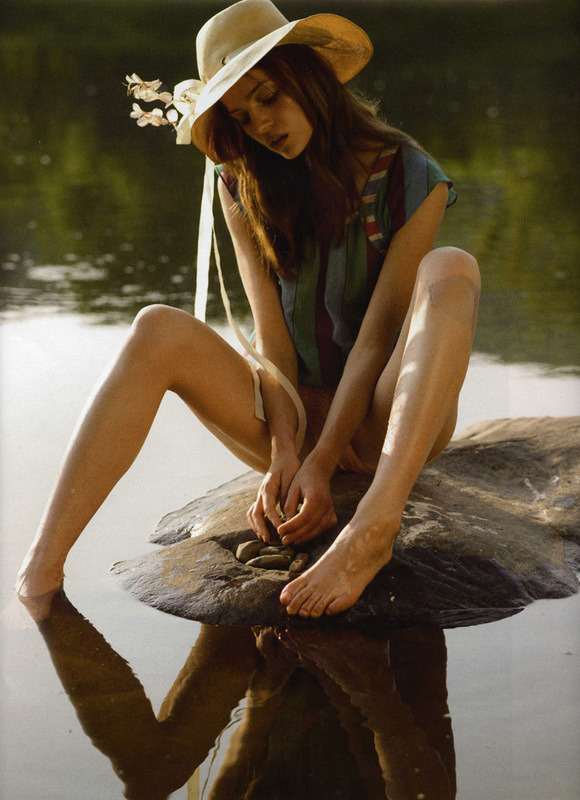 petapeta:  biccchi:  avant-garde fashion photography - The Lake(via nekromantik)