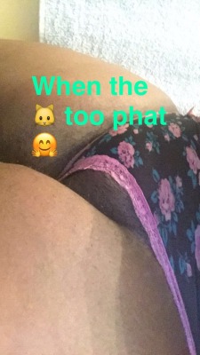 vafreakcouple:  futuristic43:  squareizm:   soulxfree:  Phat 🐱, thick thighs 😌  👅   Nice and phat  Oh we must stuff our faces in it!!!!