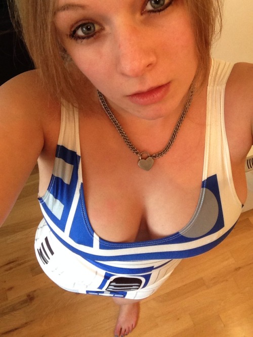 lilperv16:  Drunken purchases aren’t always a bad thing . Love my r2d2 dress!