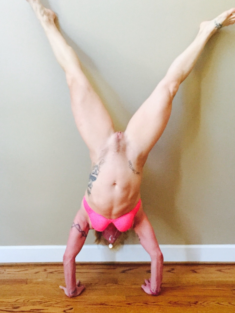 muscleglide:  licksallnight1949:  muscleglide:  Handstand  Licksallnight@ this way