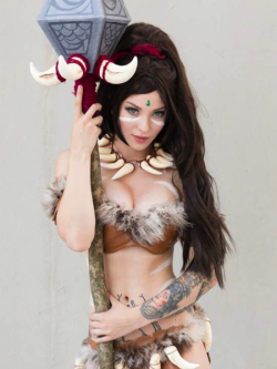 cosplayiscool:  Nidalee - League of legendshttp://cosplayiscool.tumblr.com for more beautiful cosplay.